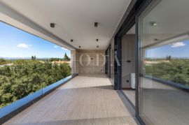 Luksuzni penthouse s bazenom i pogledom na more, Malinska-Dubašnica, Διαμέρισμα