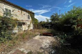 Kuća Prodaja stare istarske kuće sa velikom građevinskom parcelom, Valbandon, Fažana, House