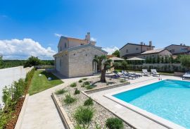 Nova moderna villa sa bazenom na mirnoj lokaciji, Poreč,okolica, Istra, Poreč, Famiglia