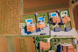 Istra, Poreč, luksuzna vila 244 m2 s bazenom i velikom uređenom okućnicom, pogled na more, Poreč, Maison