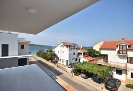 SRIMA - Drugi red do plaže, luksuzni stan S7 sa krovnom terasom, Vodice, Appartamento