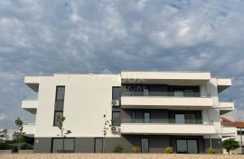 OTOK PAG, NOVALJA - stan u novogradnji top lokacija 4s+db s okućnicom, Novalja, Appartamento