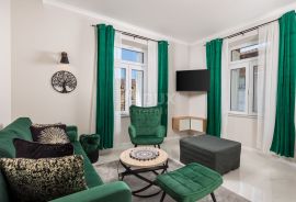 OPATIJA, LOVRAN - luksuzna investicija - 2 vrhunsko renovirana apartmana u povijesnoj vili 100m od mora, Lovran, Διαμέρισμα