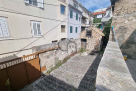 Nekretnina s velikim potencijalom u Šibeniku, Šibenik, Haus