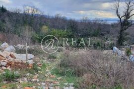 Čikovići ,građevinsko zemljište 1957 m2,mogućnost gradnje 2 kuće po 3 stana, Kastav, Terrain