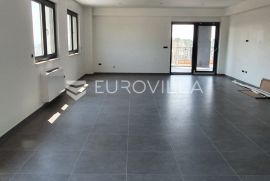 Šibenik, četverosoban luksuzan stan s bazenom, Šibenik, Appartment