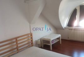 Zagreb - centar, prodaje se zanimljiv stan u potkrovlju, Donji Grad, Appartment