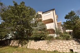 N.Vinodolski, Kuća blizu mora s 3 stana, prodaja, Novi Vinodolski, House