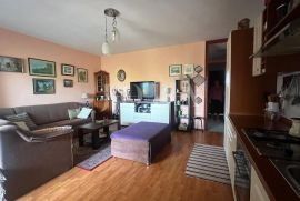 Malinska - apartman na prvom katu blizu plaže, Malinska-Dubašnica, Kвартира