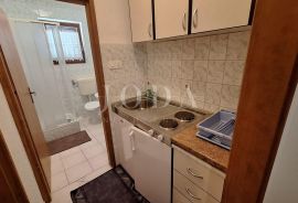 Otok Krk, Malinska, apartmanska kuća s pogledom na more, Malinska-Dubašnica, Дом