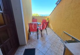 Otok Krk, Malinska, apartmanska kuća s pogledom na more, Malinska-Dubašnica, House