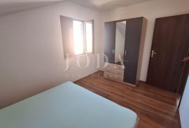 Otok Krk, Malinska, apartmanska kuća s pogledom na more, Malinska-Dubašnica, Casa