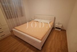 Otok Krk, Malinska, apartmanska kuća s pogledom na more, Malinska-Dubašnica, House