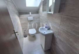 Otok Krk, Malinska, apartmanska kuća s pogledom na more, Malinska-Dubašnica, House