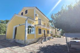 Otok Krk, Malinska, apartmanska kuća s pogledom na more, Malinska-Dubašnica, Σπίτι