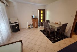 Otok Krk, Malinska, apartmanska kuća s pogledom na more, Malinska-Dubašnica, House