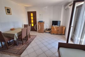 Otok Krk, Malinska, apartmanska kuća s pogledom na more, Malinska-Dubašnica, Σπίτι