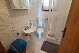 Otok Krk, Malinska, apartmanska kuća s pogledom na more, Malinska-Dubašnica, House