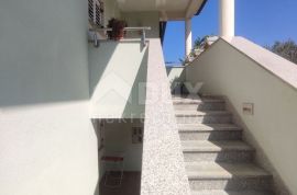 ISTRA, ŠTINJAN - Apartmanska kuća s panoramskim pogledom na more, Pula, Дом