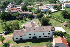 Marčana, okolica, autohtona kuća u centru naselja, Marčana, House