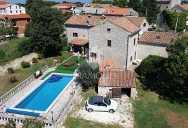 Marčana, okolica, autohtona kuća u centru naselja, Marčana, House