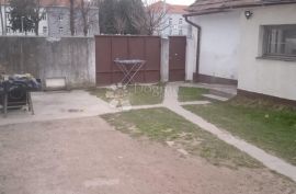 Zemljište s dvije kuće u centru Varaždina, Varaždin, House