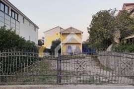 Villa sa 5 apartmana - Šilo otok Krk, Dobrinj, Дом