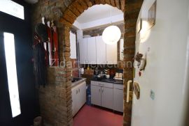 Zemun, Pionirska, 3.0 u kući sa dvorištem, Zemun, Appartement