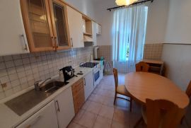 Volosko drugi red od mora stan 2S+DB, 1.kat, 115 m2, Opatija, Appartement