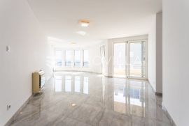 Split, Zenta, četverosoban stan za dugoročan najam, NKP 140 m2 + GPM i VPM, Split, Apartamento
