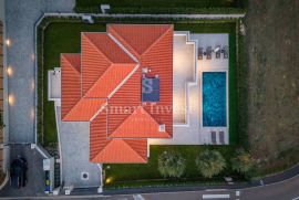 ISTRA - POREČ, moderna prostrana villa s bazenom blizu mora, prodaja, Tar-Vabriga, Ev