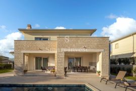 ISTRA - POREČ, moderna prostrana villa s bazenom blizu mora, prodaja, Tar-Vabriga, Famiglia
