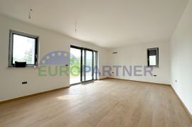 Stan s vrtom u prizemlju, novogradnja, Poreč okolica, Poreč, Appartment