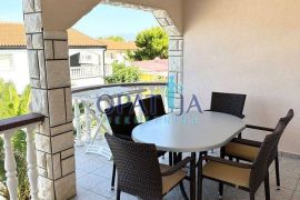 Vir, 300m od plaže, trosobni apartman, Vir, Kвартира