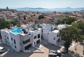 Vodice - Kuća S9 sa krovnom terasom i bazenom, UŽI CENTAR, Vodice, Haus