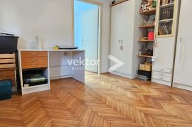 Marinići, dva stana s okućnicom i garažom, Viškovo, Flat