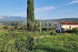 ISTRA, PIĆAN - Građevinsko zemljište s lijepim pogledom, Pićan, Arazi