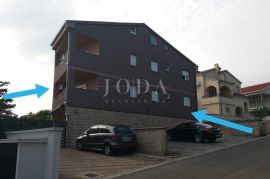 Prekrasan 3-sobni stan s pogledom na more, parkingom i balkonom – Na prodaju!, Crikvenica, Appartment