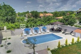 Medulin, u potpunosti opremljena villa, NKP 350m2, Medulin, Дом