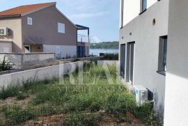 Srima 50 m od mora 2S+DB 98,33 sa terasom i vrtom, Vodice, Daire