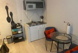 OTOK KRK, NJIVICE - Etaža kuće na prvom katu s dva apartmana, Omišalj, Flat