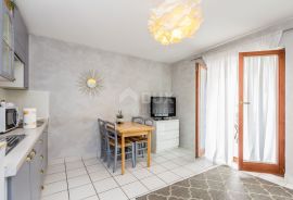 OTOK KRK, NJIVICE - Etaža kuće u prizemlju s dva apartmana, Omišalj, Appartement