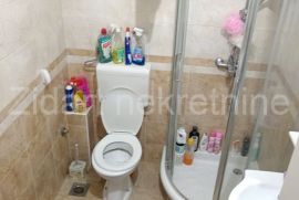 Četvorosoban stan u Batajnici, Zemun, Apartamento