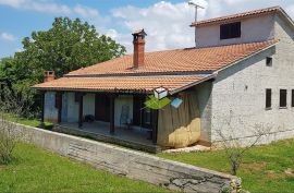Istra, Kanfanar samostojeća kuća 199m2 s okućnicom 1325m2, Kanfanar, Famiglia