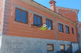 Istra, Rovinj, Rovinjsko Selo, roh bau kuća 450m2. okućnica 3521m2, Rovinj, House