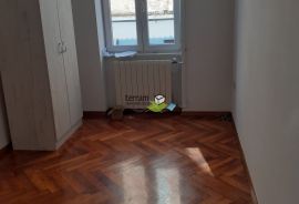 Istra, Pula, centar, stan 107m2, prvi kat, Pula, Appartment