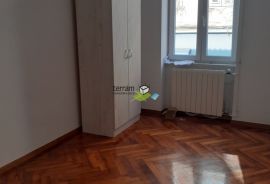 Istra, Pula, centar, stan 107m2, prvi kat, Pula, Appartement