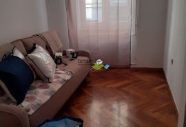 Istra, Pula, centar, stan 107m2, prvi kat, Pula, Appartement