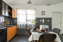 Istra, Vodnjan, samostojeća kuća 531m2 s unutarnjim bazenom i velikom okućnicom, prodaja, Vodnjan, Maison