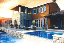 Istra, Tinjan, građevinsko zemljište 1095m2 s građevinskom dozvolom za kuću s bazenom prodaja, Tinjan, Zemljište